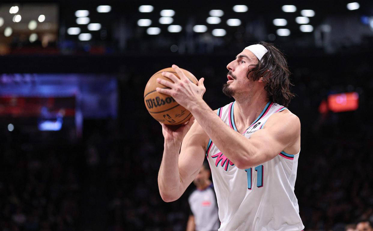 星空体育官网转会期体能课后，迈阿密热火回应争议备战亚冠，目标明确，更衣室氛围转暖的简单介绍