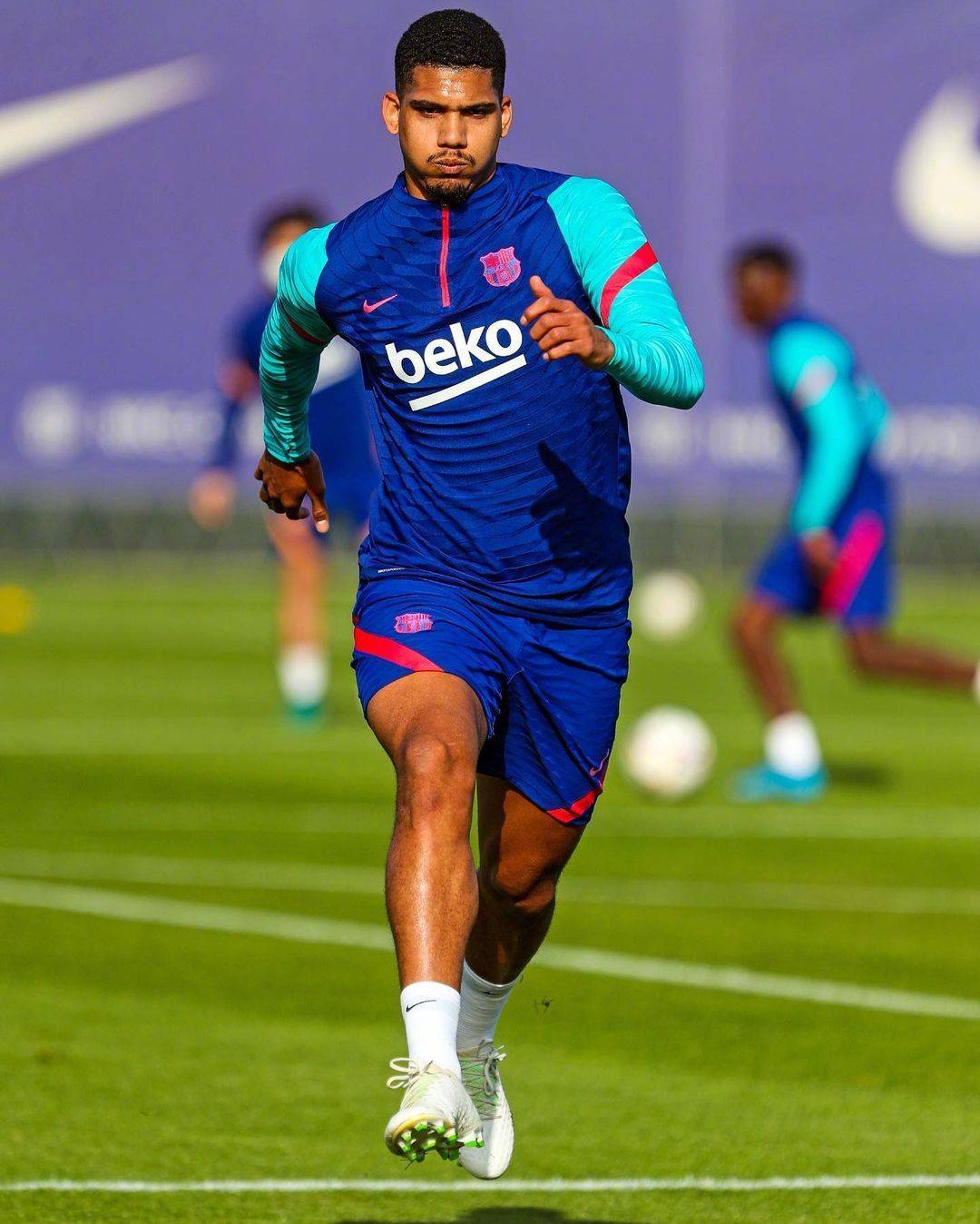 星空体育官方网站包含冲刺阶段武汉三镇备战西甲，刷新队史纪录细节曝光，压力陡增，球队文化再被提及的词条