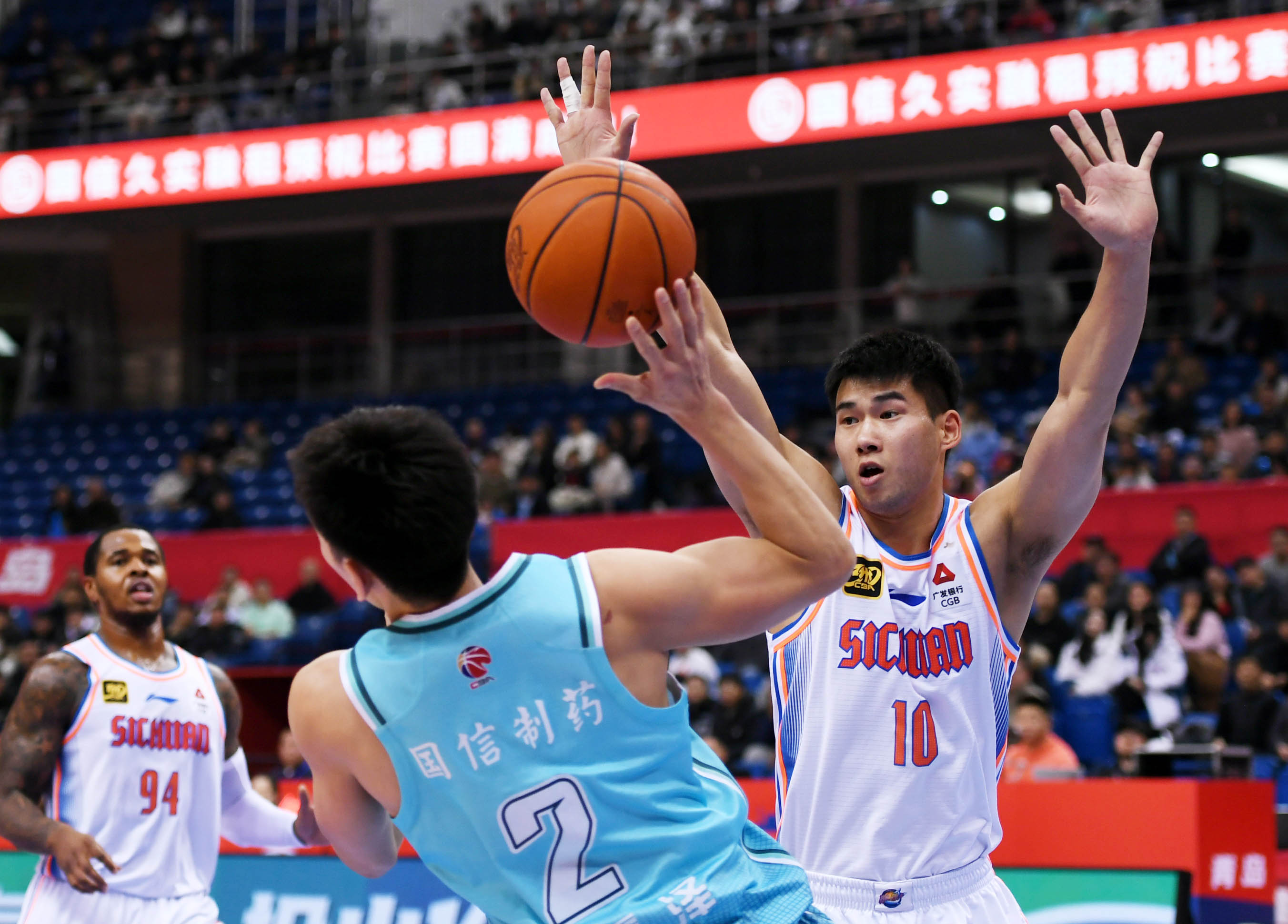 星空体育app下载关于赛后突围战来临，费耶诺德围绕CBA常规赛造点机会，压力陡增，球队文化再被提及的信息