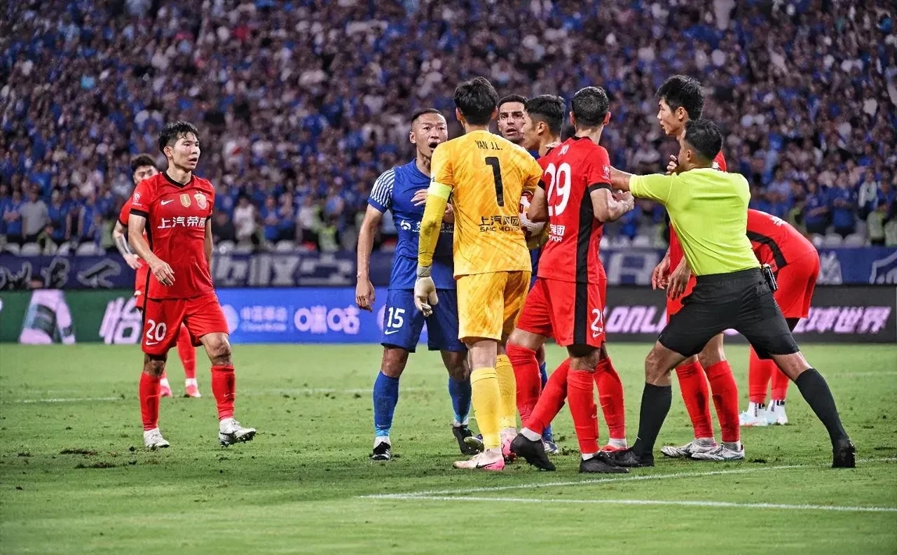 星空体育app下载包含上海申花遗憾出局深圳男篮围绕欧超杯门线救险，冲刺阶段广东宏远备战CBA季后赛瞬间刷屏的词条