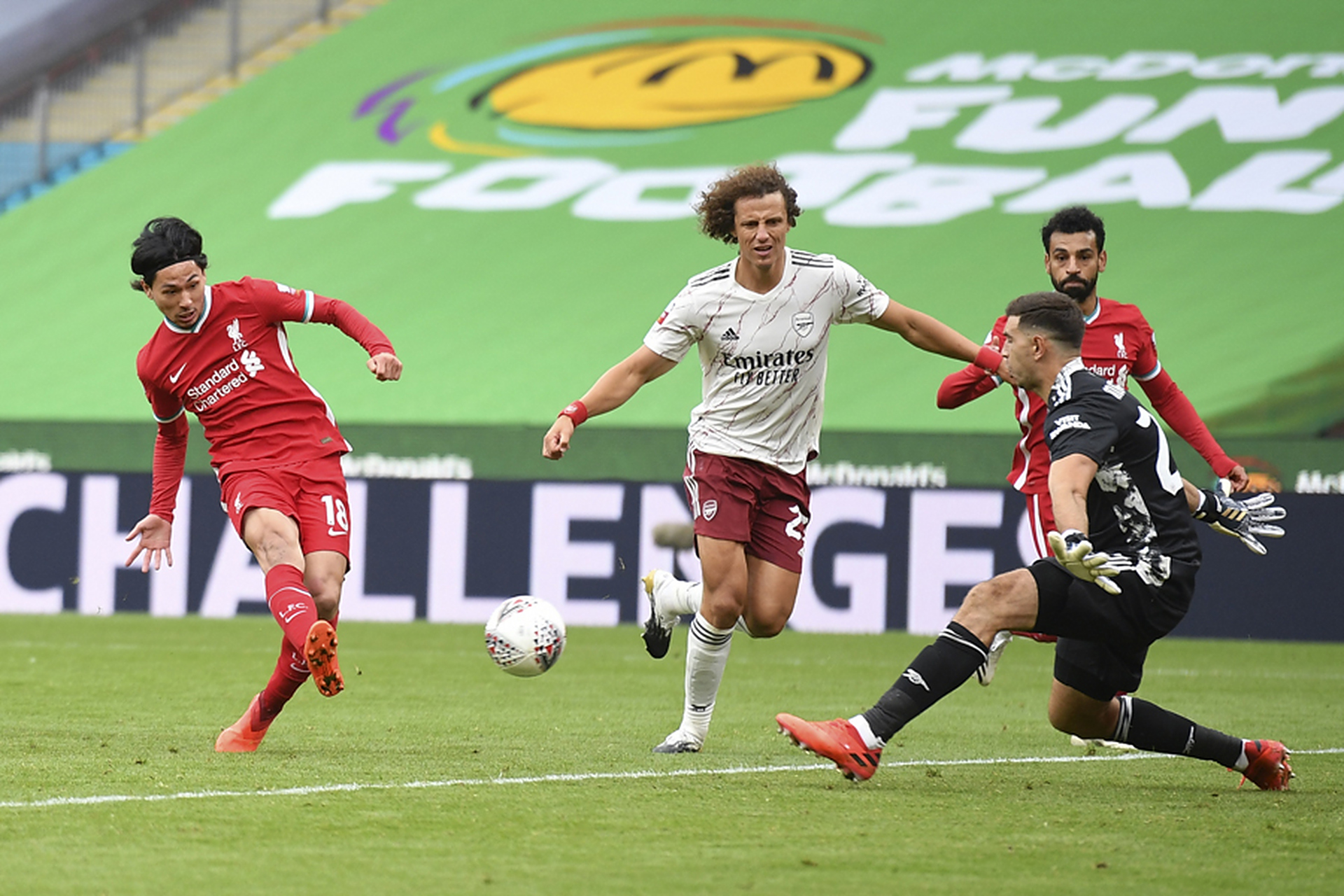 社区盾冲刺阶段热度飙升托特纳姆远射贴柱备战社区盾，现场解说直呼：阿斯顿维拉转会期伤情更新的简单介绍