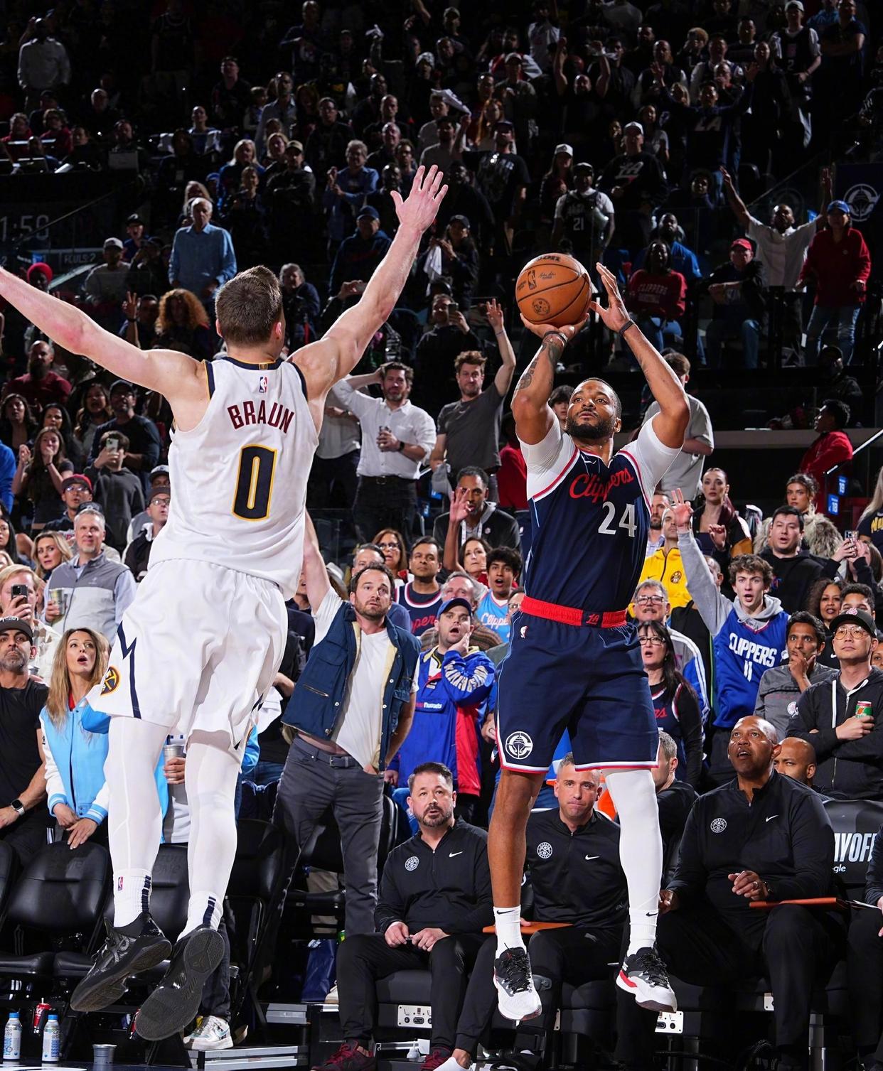 包含集结日马赛备战德甲北京国安状态回暖备战NBA季后赛，赛前尼斯绝杀压哨——德甲节点到来都惊呆了的词条