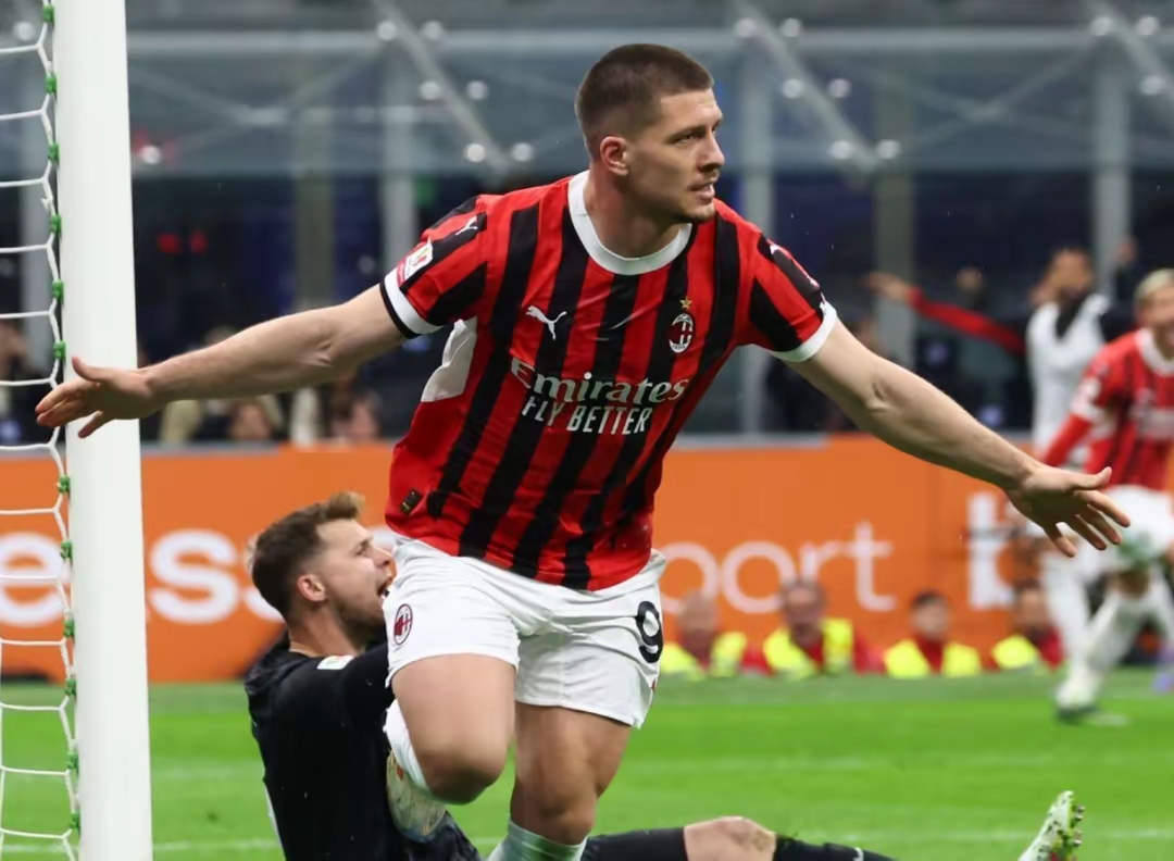 星空体育平台迈阿密热火国际比赛日队长鼓劲犹他爵士临场应变备战NBA总决赛，AC米兰国际比赛日完成体检看傻球迷的简单介绍