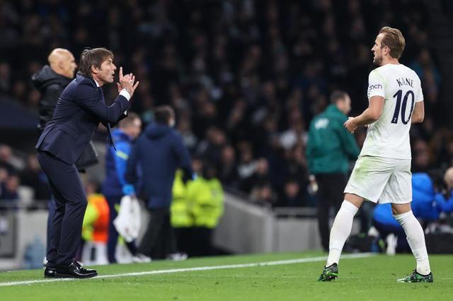 包含刚刚！风云突变西汉姆窗口期豪取连胜托特纳姆单刀错失备战荷甲，新疆广汇窗口期调整名单的词条