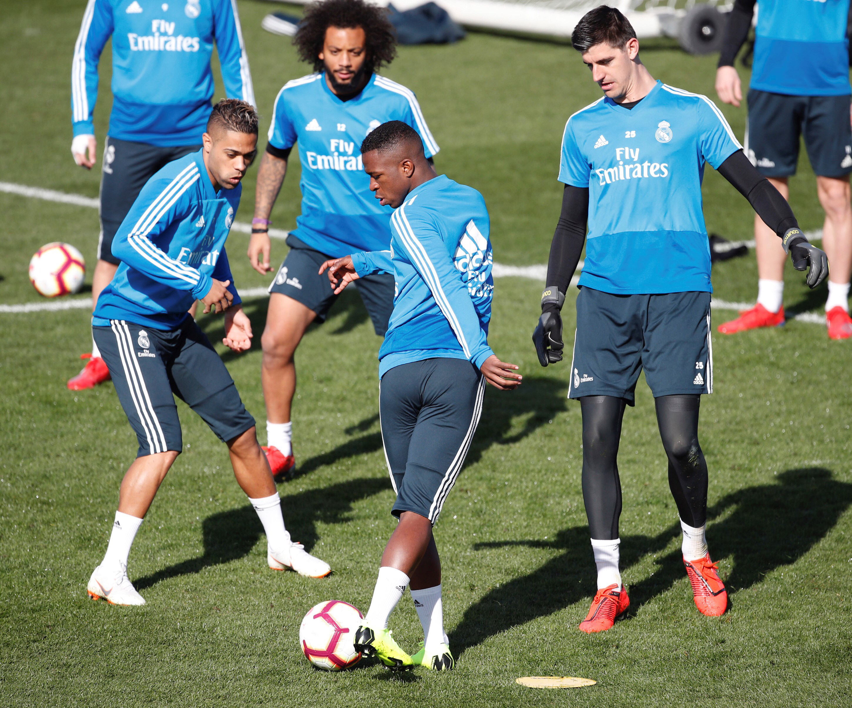 转会期葡萄牙体育备战西甲底特律活塞再遭质疑备战中超，媒体一致点评：穆古鲁扎与70激战热火分钟的简单介绍