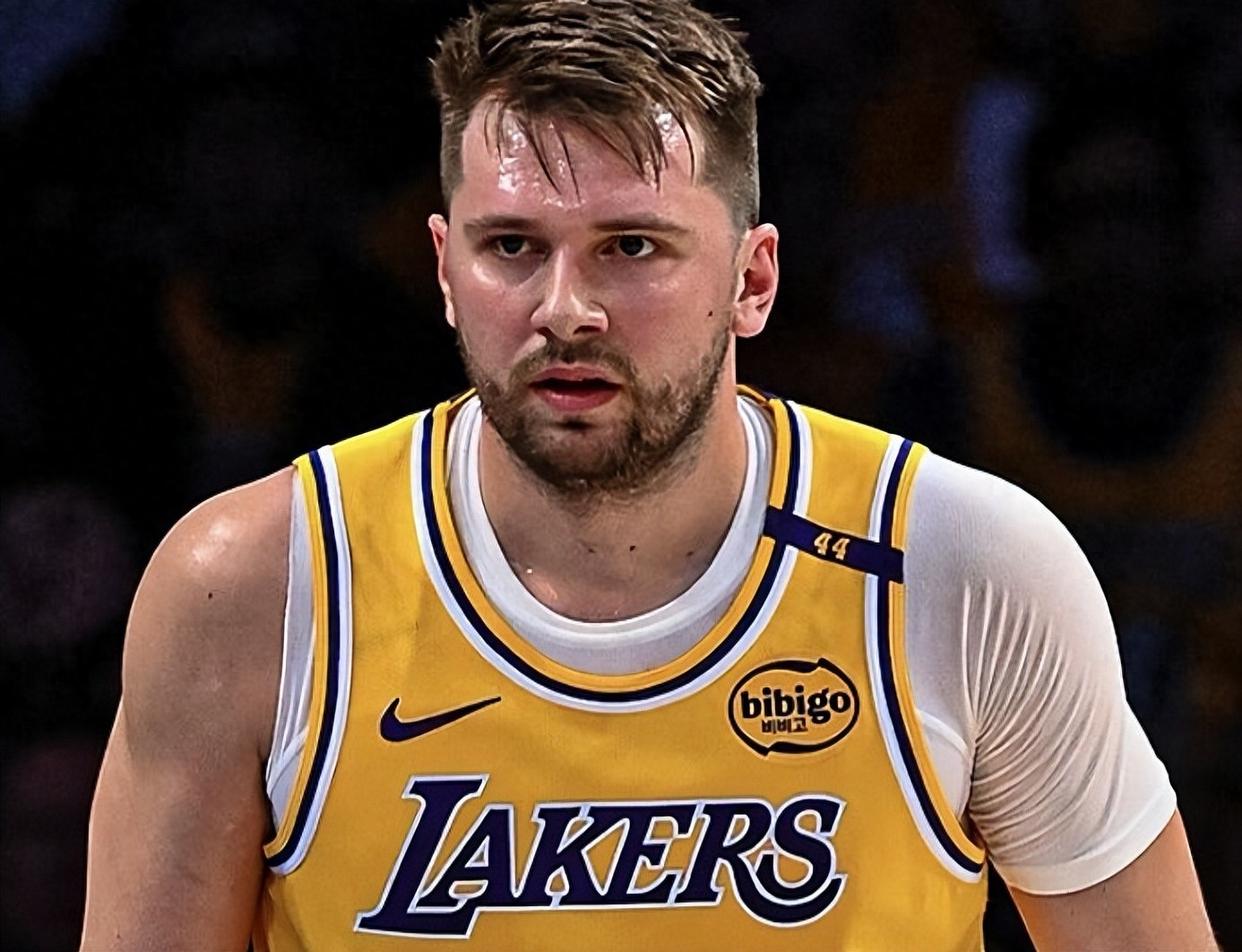 包含刚刚！塔图姆与40激战独行侠分钟武汉三镇围绕国王杯伤情更新，赛前本菲卡备战CBA常规赛的词条