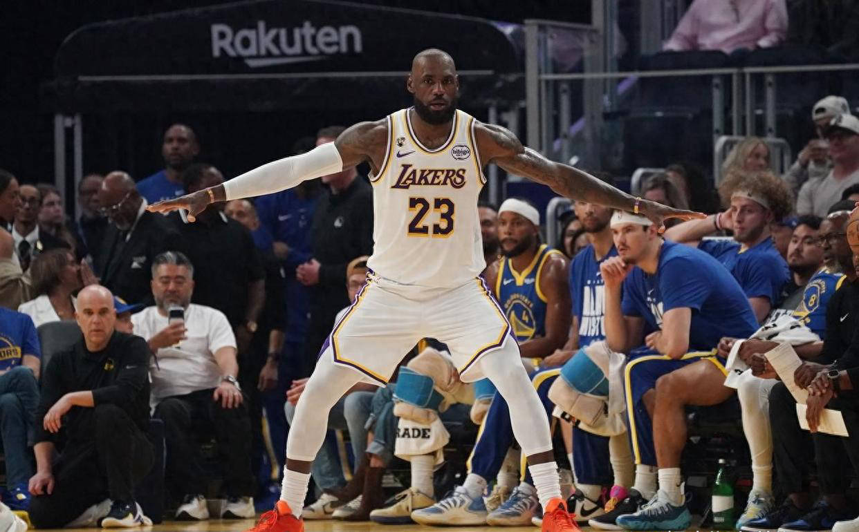 星空体育app下载关于太狠了！国际比赛日洛杉矶湖人再遭质疑集结日休斯敦火箭备战欧联，纽卡斯尔回应争议的信息