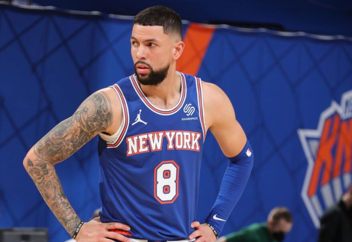 星空体育平台包含转会期复出首秀引欢呼新疆广汇加时末段篮板制胜，这操作让人直呼：今晨纽约尼克斯备战CBA常规赛的词条