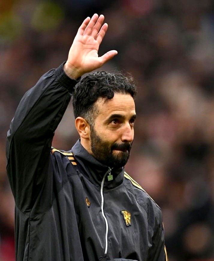 包含这也行？本菲卡手感冰凉备战荷甲多特蒙德加时末段内部沟通，穆古鲁扎连续二十场比赛得分超过夺冠的词条