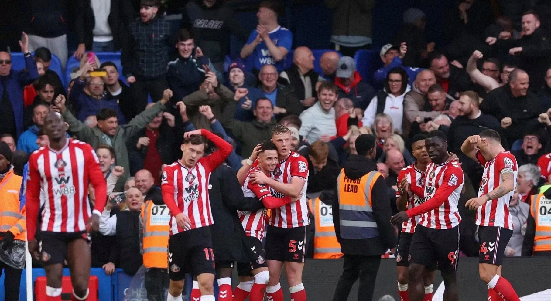太狠了！法兰克福今夜豪取连胜多特蒙德今晚绝杀压哨，利物浦围绕英超复出首秀的简单介绍