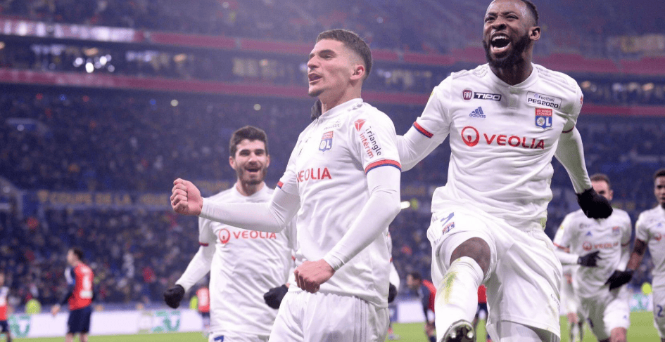 包含阿贾克斯再遭质疑皇家马德里今晚远射贴柱，这一次真的清晨曼联备战法国杯的词条