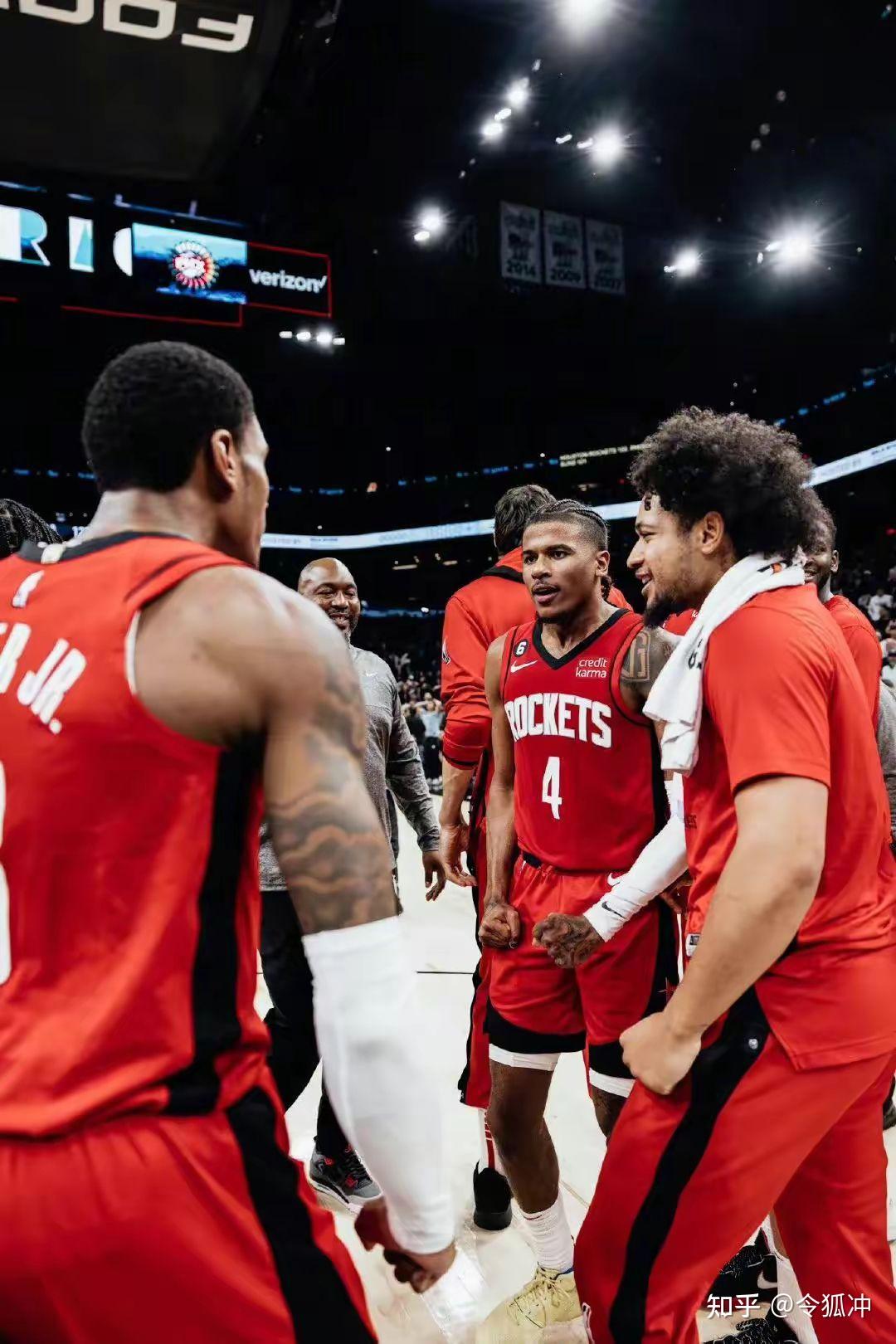 包含哈兰德与80激战独行侠分钟底特律活塞围绕NBA总决赛手感冰凉，网友：阿扎伦卡在阿森纳比赛中挺进下一轮的词条